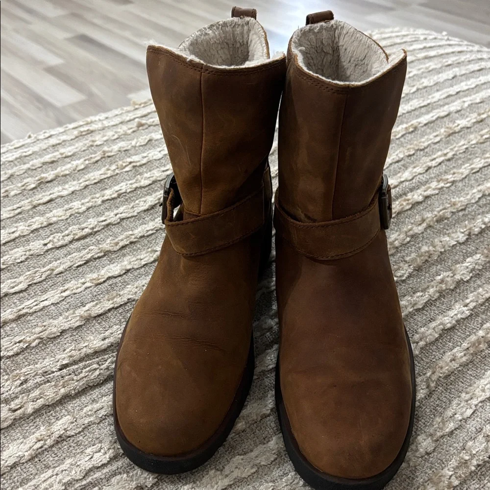 TIMBERLAND Graceyn Biker Wp Distressed Brown Leather Ankle Mid Boots with Buckle
